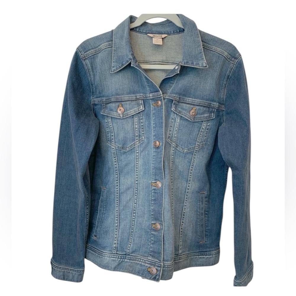 Duluth Trading Co. Jean Jacket with Button Front
Medium Wash Size S